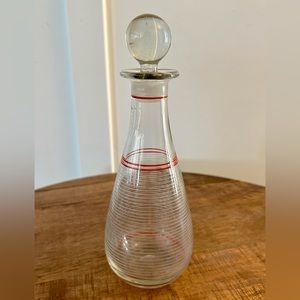 🌶️ MCM Red & Frost Striped Glass Liquor Decanter Carafe With Clear Stopper.